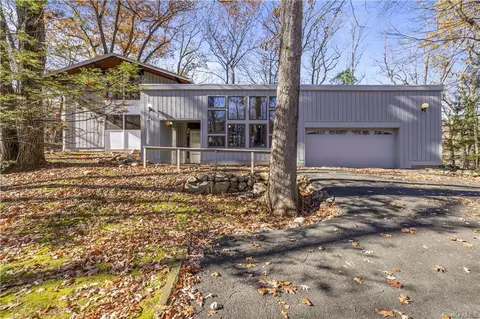6 Steinway Ct, Ramapo, NY 10901