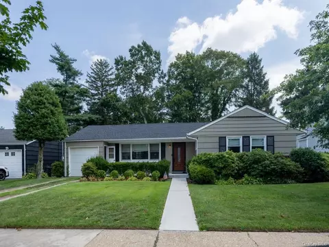 1369 Millwood Ln, Merrick, NY 11566