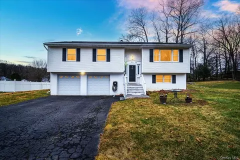 32 Saratoga Rd, Newburgh, NY 12550