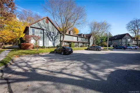 38 Bleakley Dr, Peekskill, NY 10566