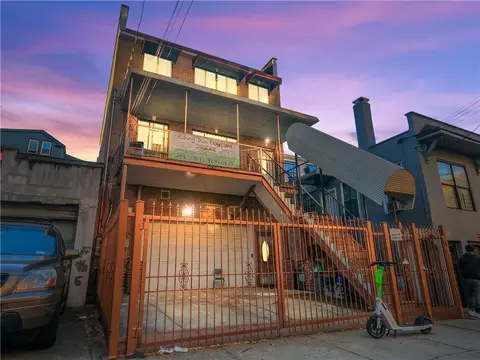 747 Beach Ave, New York, NY 10473