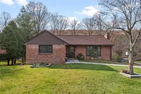 29 Hy Vue Dr, Newburgh, NY 12550