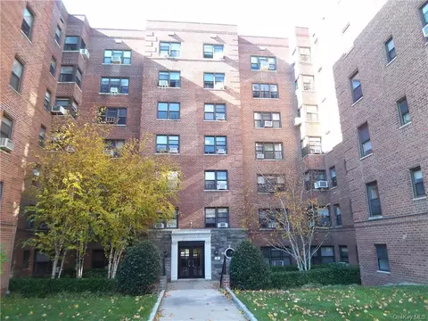 1 Fisher Dr #110, Mount Vernon, NY 10552