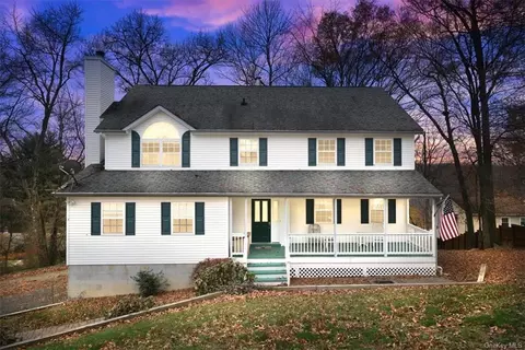 325 Linden Ave, New Windsor, NY 12553