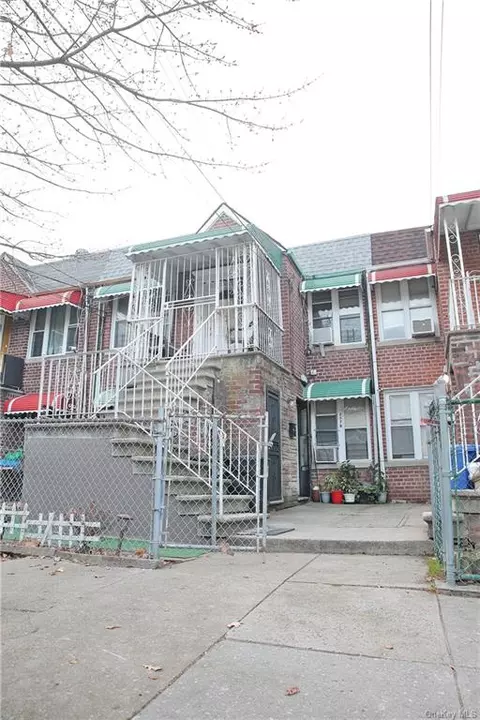 2579 Young Ave, Bronx, NY 10469