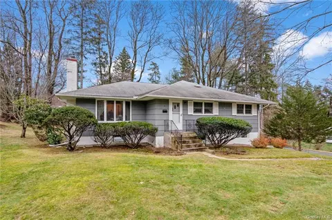 4 Pinecrest, Warwick, NY 10990