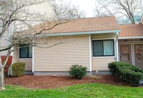 100 Molly Pitcher Ln #F, Yorktown, NY 10598