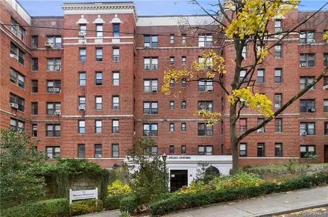 1 Broad Pkwy #3H, White Plains, NY 10601