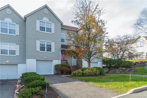 170 Highwood Dr, New Windsor, NY 12553