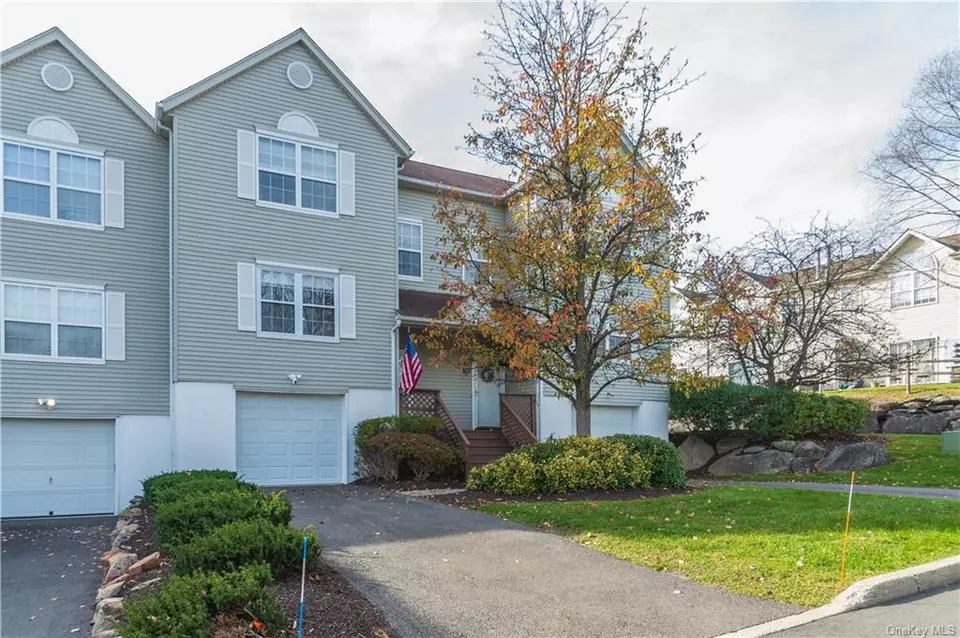  170 Highwood Dr, New Windsor, NY 12553 photo 1