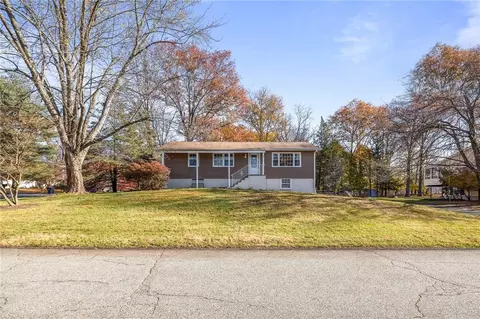 2 Glasgow Ln, Ramapo, NY 10901