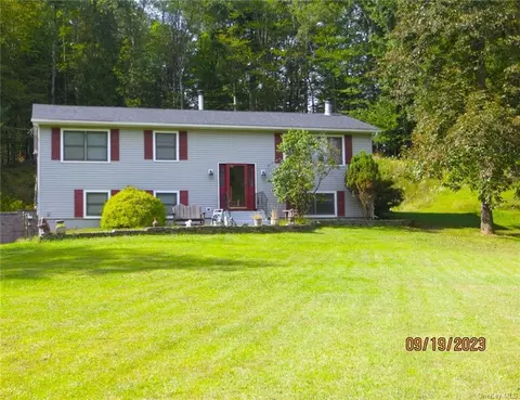 497 Burlingham Rd, Mamakating, NY 12721