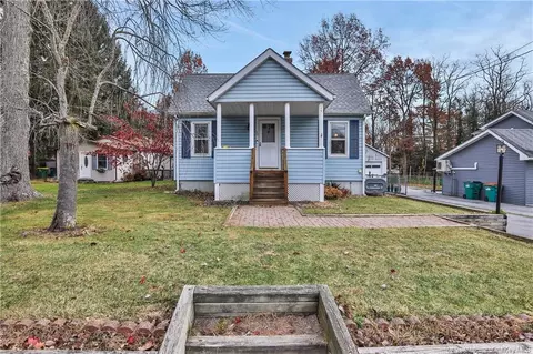 36 Peckham Rd, Poughkeepsie, NY 12603