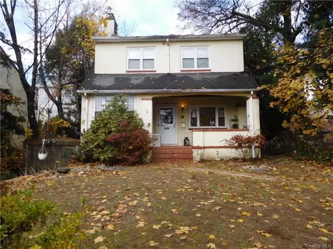 2 Newcomb Pl, White Plains, NY 10606