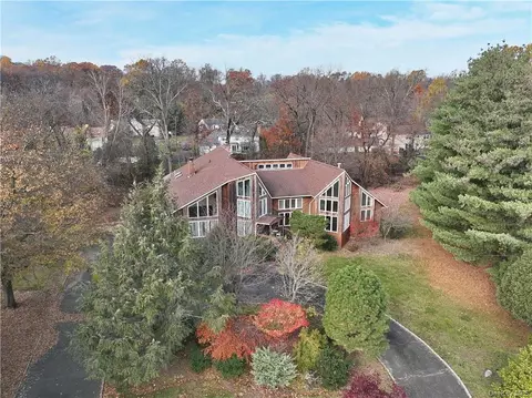 3 Rodeo Dr, Clarkstown, NY 10956