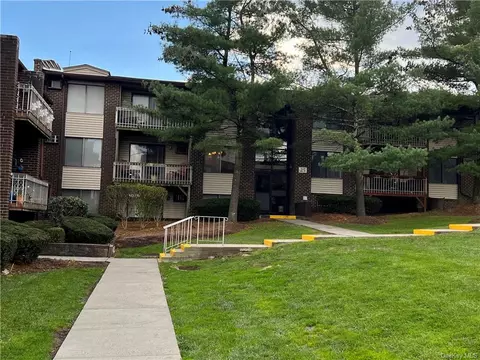 251 Country Club Ln, Pomona, NY 10970