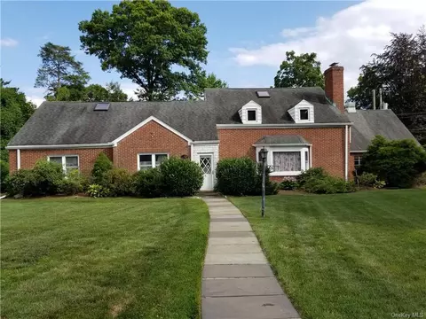 6 Monterey Dr, Mount Vernon, NY 10552