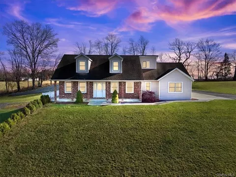 306 Drexel Dr, Crawford, NY 12566