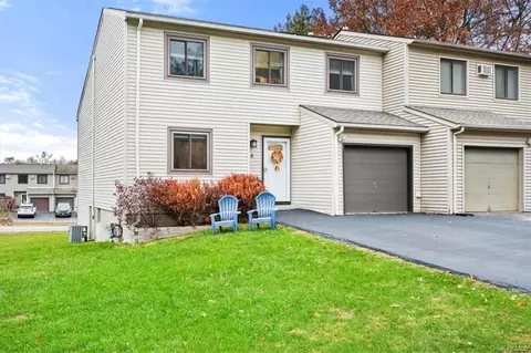 4 Laurel Ct, Fishkill, NY 12524
