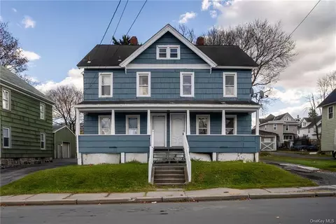 8 Chestnut St, Middletown, NY 10940