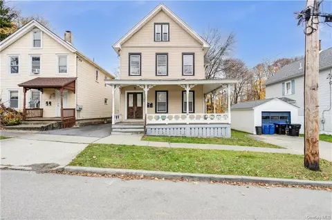 71 Taylor Ave, Poughkeepsie, NY 12601