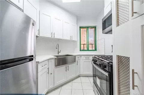 2059 Saint Raymond Ave #6E, Bronx, NY 10462