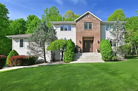 9 Cara Dr, Ramapo, NY 10901