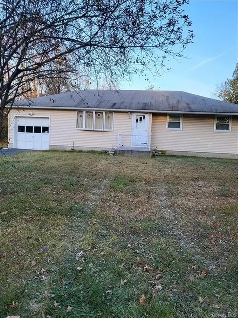 18 Sucich Pl, Wappinger, NY 12590