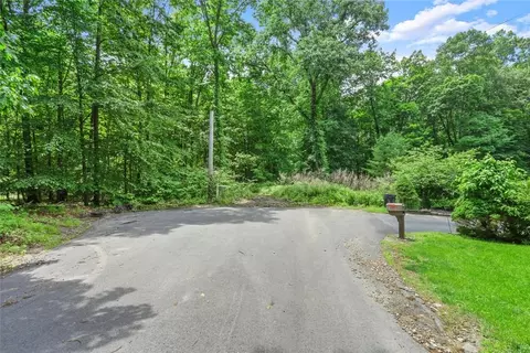 1 Crompond Dr, Cortlandt, NY 10547