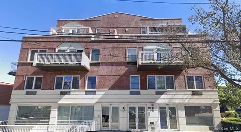 6683 70th St #2E, Middle Village, NY 11379