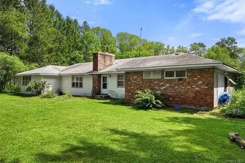 68 Trestle Ln, Stanford, NY 12514