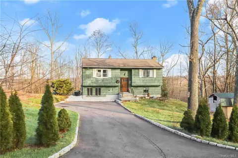 40 Lakespring Dr, Brewster, NY 10509