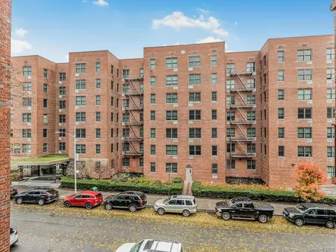 2165 Matthews Ave #3B, Bronx, NY 10462
