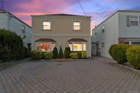 3285 Polo Pl, Bronx, NY 10465