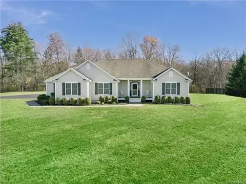 57 Cider Mill Ct, Pleasant Valley, NY 12569