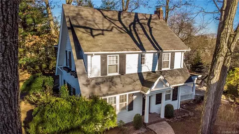 9 Roosevelt Ave, Larchmont, NY 10538