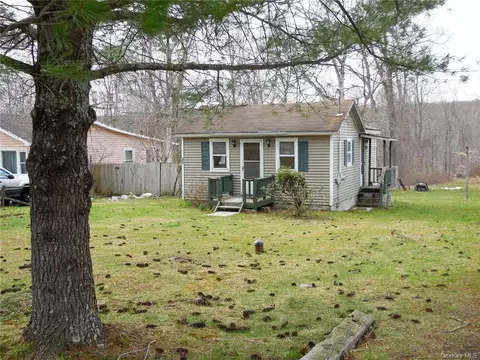88 Sunset Trl, Shawangunk, NY 12566
