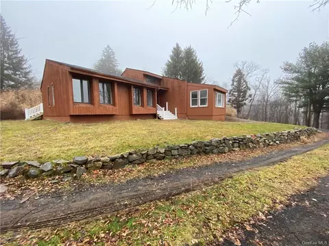 25 Canterbury Rd, Highlands, NY 10922