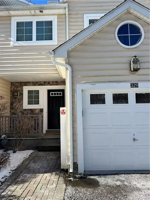 320 Hudson View Ter, Hyde Park, NY 12538