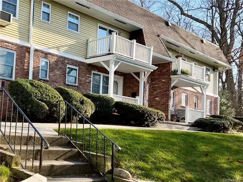 189 Parkside Dr, Ramapo, NY 10901