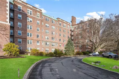 300 S Broadway #5K, Greenburgh, NY 10591