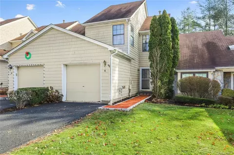 4 Penelope Ct, Mahopac, NY 10541