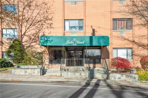 21 Lake St #2L, White Plains, NY 10603