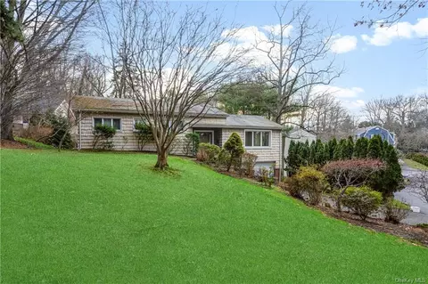 4 Hillside Pl, Greenburgh, NY 10502