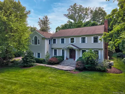 26 Plumwood Rd, Briarcliff Manor, NY 10510