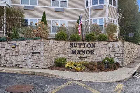 308 Sutton Dr, Mount Kisco, NY 10549