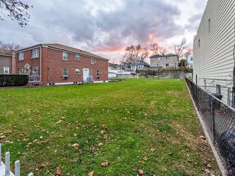 Throgs Neck Boulevard, Bronx, NY 10465