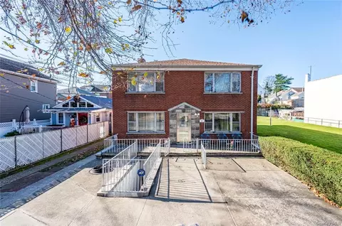 915 Throggs Neck Expy, Bronx, NY 10465