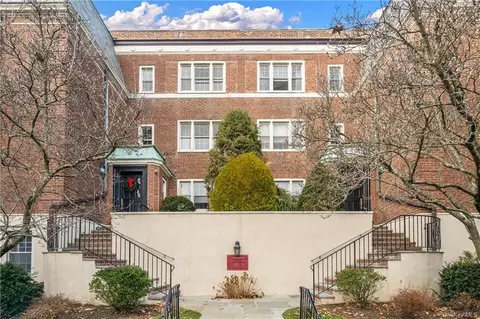 1 Chateaux Cir #1J, Scarsdale, NY 10583