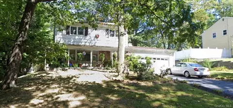 3 Flint Dr, Ramapo, NY 10977